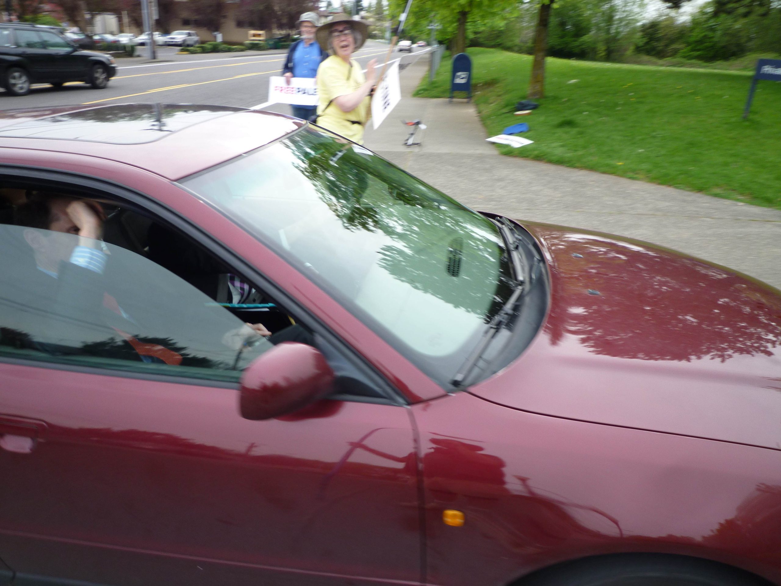 Ron Wyden enters another AIPAC pep rally. Ron Wyden enters another AIPAC pep rally.